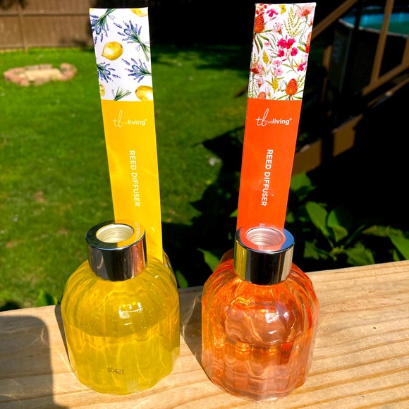NWT Bundle Lemon & Strawberry Diffusers - Picture 1 of 5